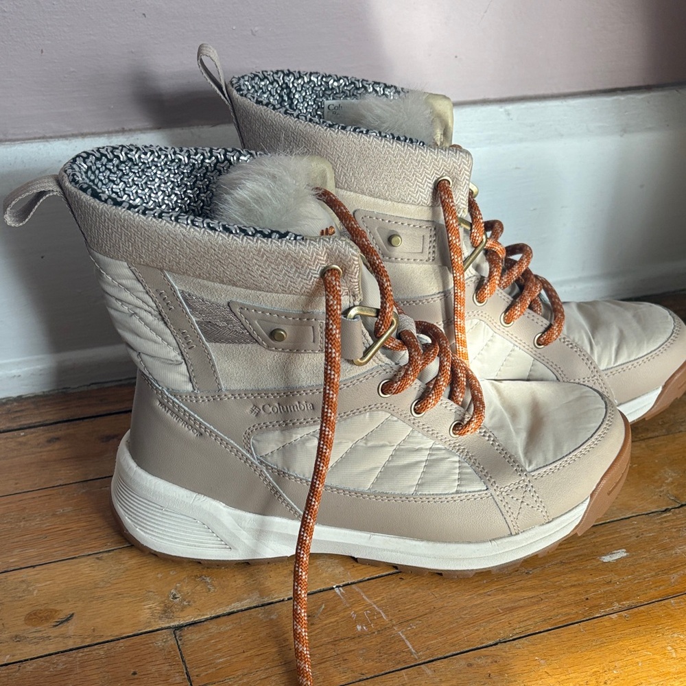 Columbia Meadows Shorty Omni 3D Tan and Orange Women's Winter Boots